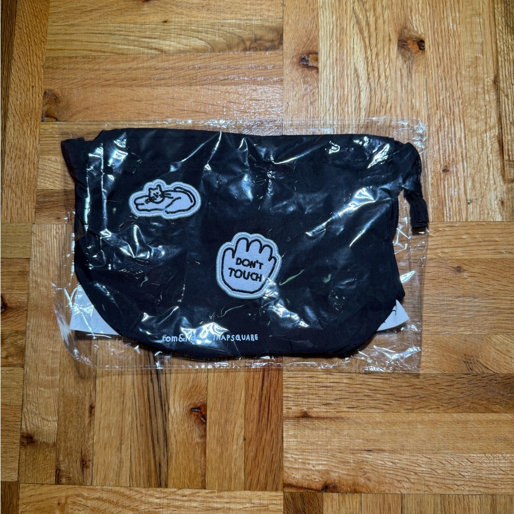 Inapsquare Drawstring Small Black Bag (Don’t Touch)
